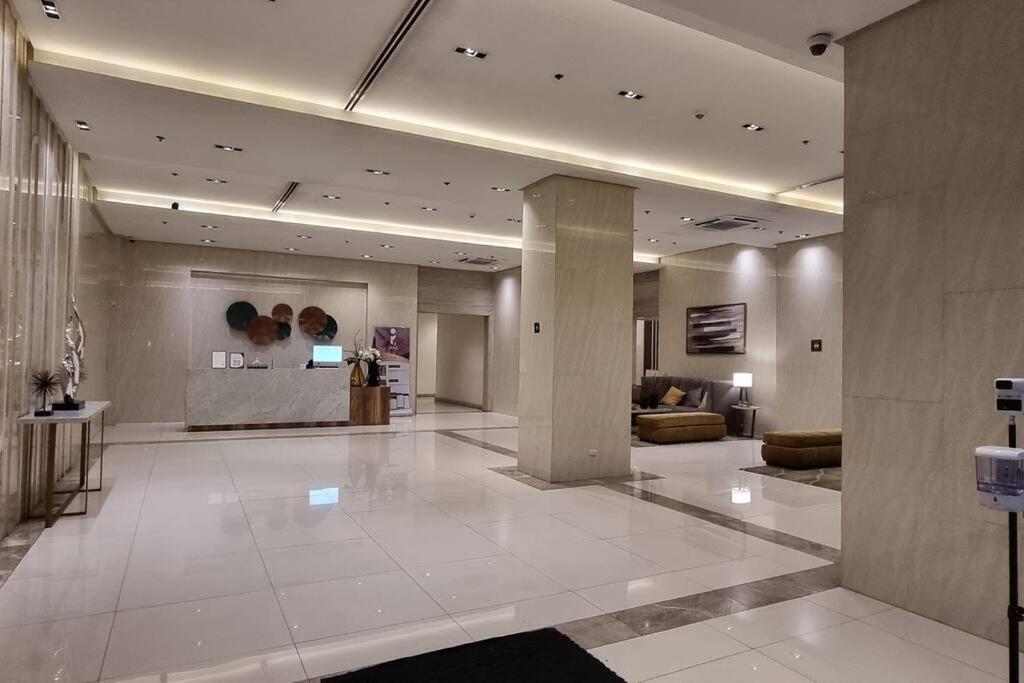 Ms Familyroom-300mbps-netflix-naiat3-resortword-savoy Apartment