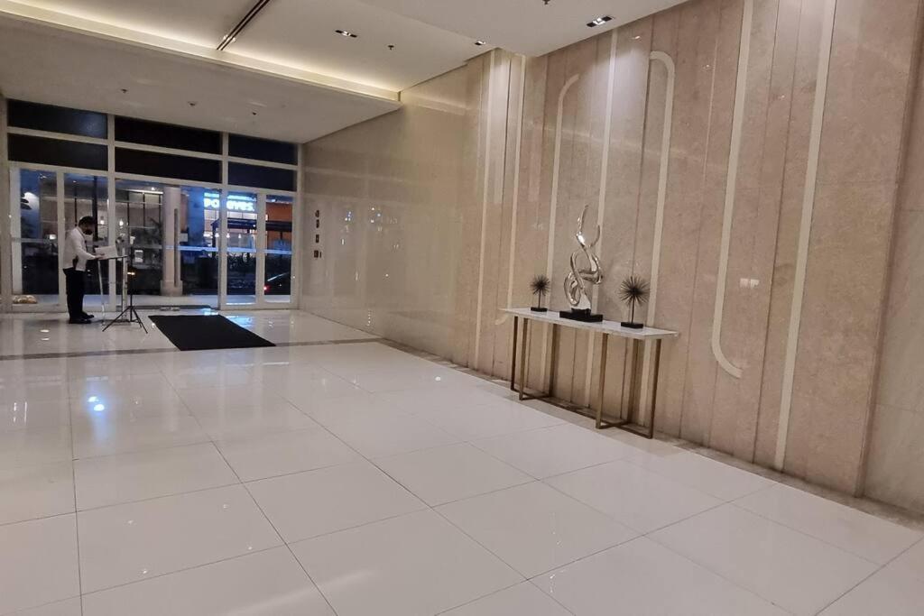 Ms Familyroom-300mbps-netflix-naiat3-resortword-savoy * Manila