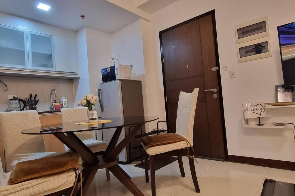 Apartment Ms Familyroom-300mbps-netflix-naiat3-resortword-savoy *